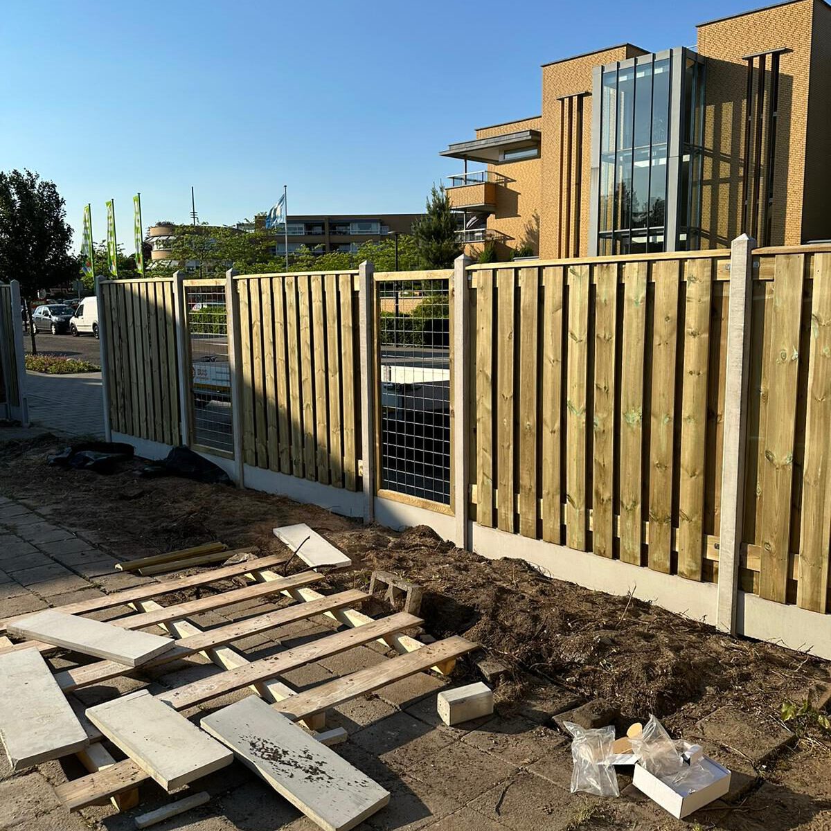 schutting op maat met hekwerk